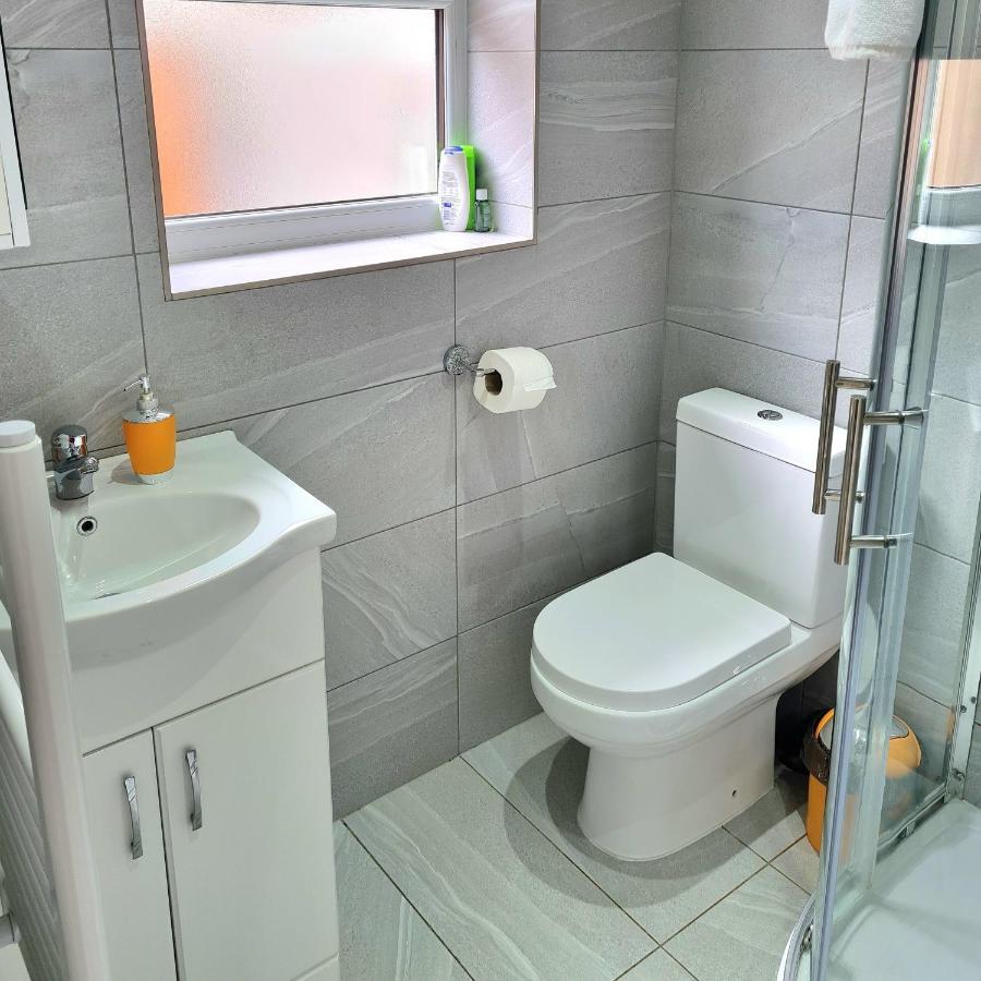 Lovely Central Studio/2Bed - 5Min To Train Station Slough Zewnętrze zdjęcie