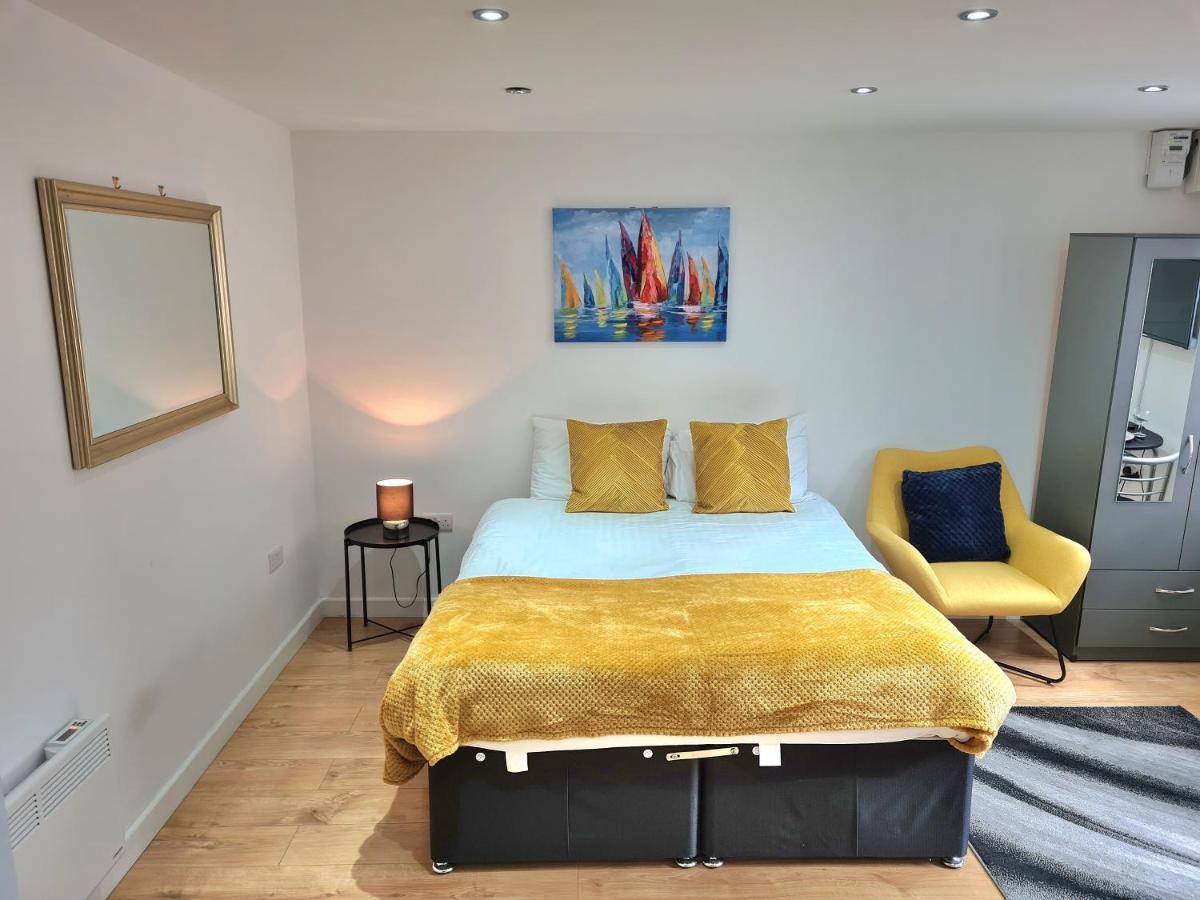 Lovely Central Studio/2Bed - 5Min To Train Station Slough Zewnętrze zdjęcie