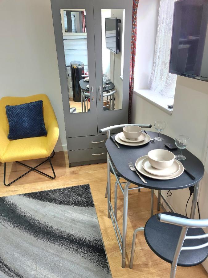 Lovely Central Studio/2Bed - 5Min To Train Station Slough Zewnętrze zdjęcie